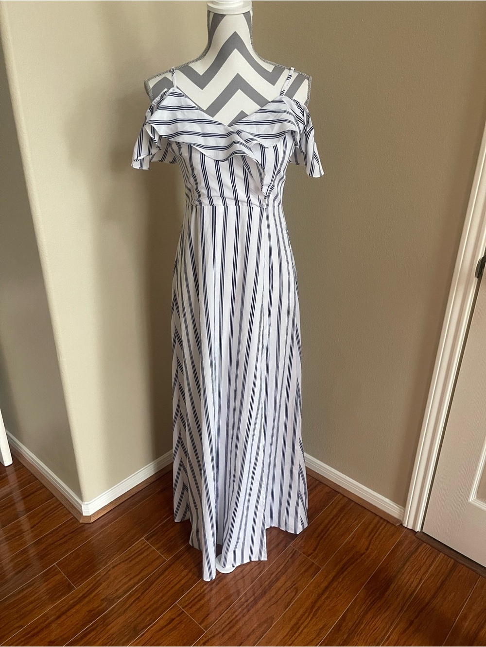 Main Strip Blue & White Striped Cold-Shoulder Maxi Dress - Size: Large